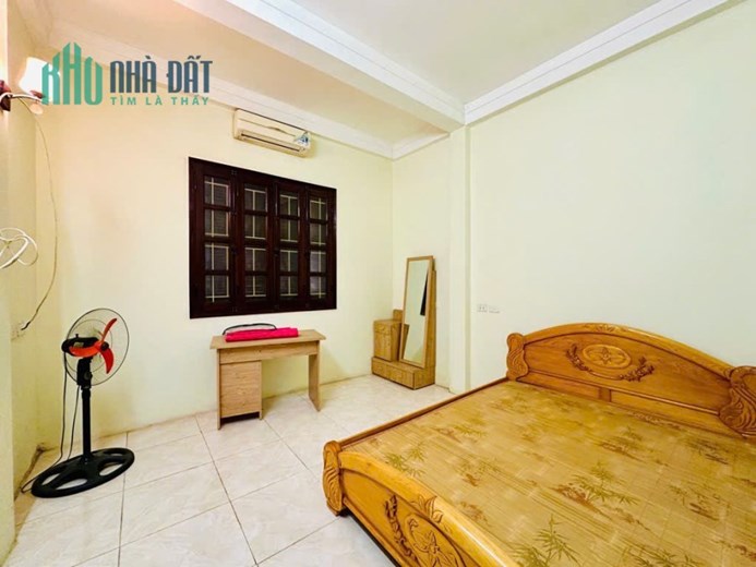 Đỉnh quá! 
Bán nhà CHÙA BỘC, 30m2, 6 tỷ, Phân lô, Gần Ô Tô, 5 tầng, 4 Ngủ, Sổ chính chủ