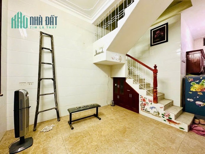 Đỉnh quá! 
Bán nhà CHÙA BỘC, 30m2, 6 tỷ, Phân lô, Gần Ô Tô, 5 tầng, 4 Ngủ, Sổ chính chủ