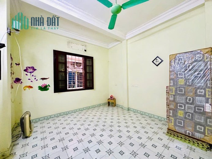 Đỉnh quá! 
Bán nhà CHÙA BỘC, 30m2, 6 tỷ, Phân lô, Gần Ô Tô, 5 tầng, 4 Ngủ, Sổ chính chủ
