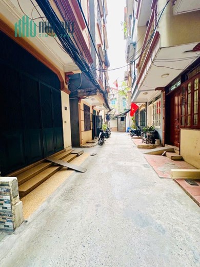 Đỉnh quá! 
Bán nhà CHÙA BỘC, 30m2, 6 tỷ, Phân lô, Gần Ô Tô, 5 tầng, 4 Ngủ, Sổ chính chủ
