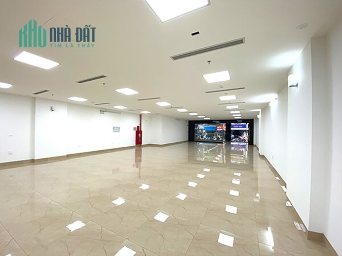 Cho Thuê Tòa Văn Phòng 9 Tầng MP Hoàng Ngân. DT 210m2.MT 12.15m.Vị Trí Lô Góc. Giá 400tr/th
