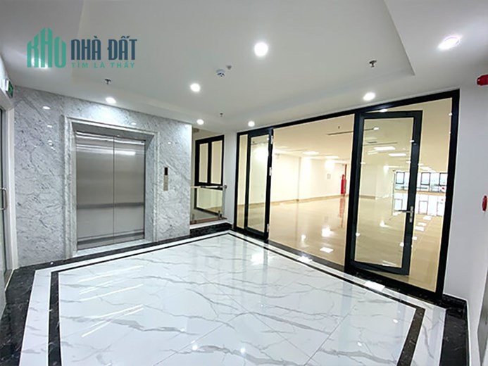 Cho Thuê Tòa Văn Phòng 9 Tầng MP Hoàng Ngân. DT 210m2.MT 12.15m.Vị Trí Lô Góc. Giá 400tr/th
