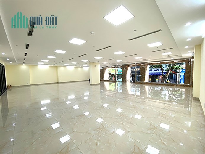 Cho Thuê Tòa Văn Phòng 10 Tầng Mặt Phố Hoàng Ngân, DT 420m2, MT 14m.Vị Trí Lô Góc. Giá 700tr/th