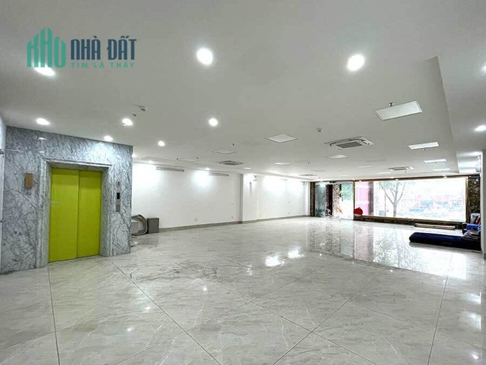 Cho Thuê Tòa Văn Phòng 10 Tầng Mặt Phố Vũ Tông Phan.Vị Trí Đắc Địa.DT 241m2.MT 10.5m. Giá 300tr/th