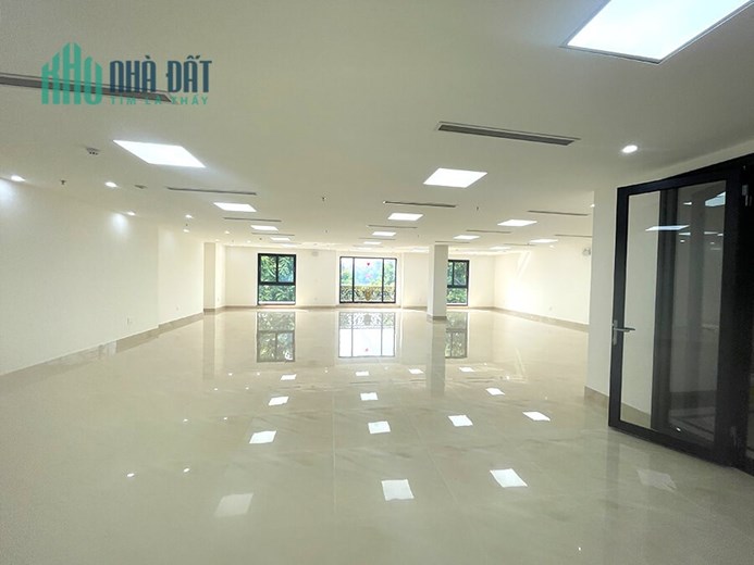 Bán Tòa Văn Phòng 10 Tầng Mặt Hồ Ba Mẫu,Đang cho thuê 500tr/th. DT 390m2. MT 14m. Giá 250 TỶ