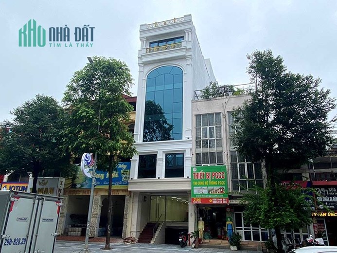 Cho Thuê Tòa Văn Phòng 8 Tầng Xây Mới Mặt Phố Quang Trung .DT 155m2. Giá 120tr/tháng