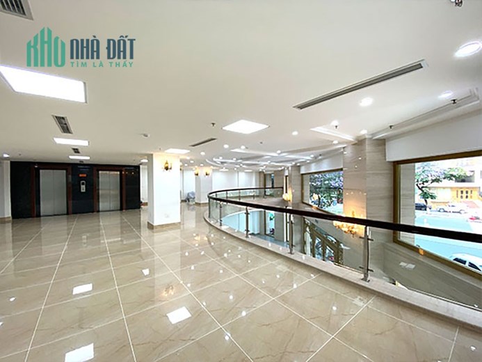 Cho Thuê Tòa Văn Phòng VIP 11 Tầng MP Trần Thái Tông.DT 315m2. Lô Góc. Giá 700tr/th