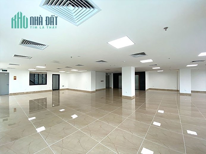 Cho Thuê Tòa Văn Phòng VIP 11 Tầng MP Trần Thái Tông.DT 315m2. Lô Góc. Giá 700tr/th