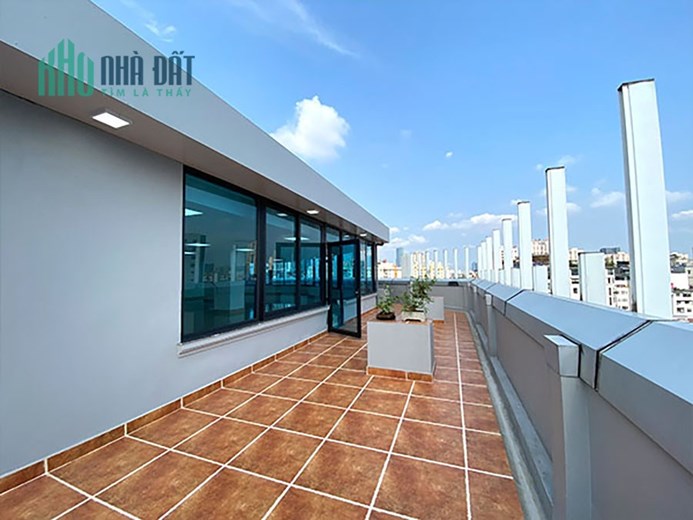 Cho Thuê Tòa Văn Phòng VIP 11 Tầng MP Trần Thái Tông.DT 315m2. Lô Góc. Giá 700tr/th