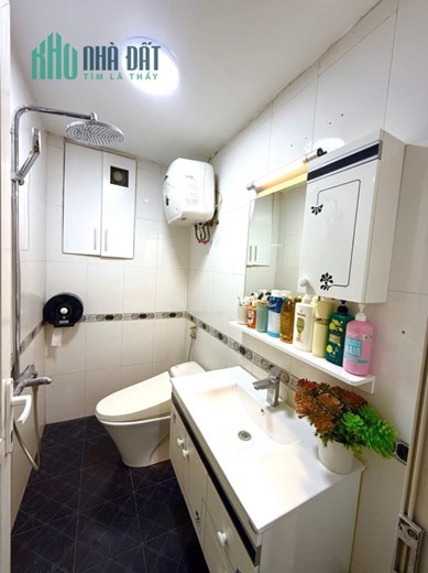 Bán căn hộ chung cư phố Thành Thái kđt Dịch Vọng 2 ngủ, 1 khách, 1wc