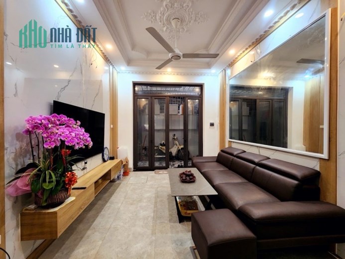 Sốc! 
Bán nhà ĐẶNG TIẾN ĐÔNG 34m² hơn 7 tỷ - Nhà xinh, gần ô tô, ngõ nông hiếm có