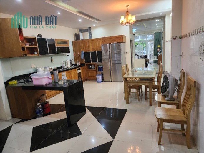 Bán nhà 3 tầng đường Hoàng Thúc Trâm,gần tiểu la,hải châu. giá 7.9 tỷ.