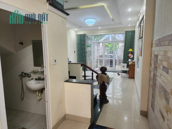 Bán nhà 3 tầng đường Hoàng Thúc Trâm,gần tiểu la,hải châu. giá 7.9 tỷ.