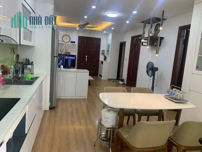 Bán chung cư Trung Hòa Nhân Chính, 120m2, 3pn, full nội thất. Giá 7,2 tỷ - 0975118822.