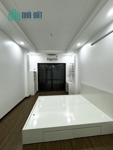Chính Chủ Nhờ Bán Hộ Nhà Hoàng Mai - Full Nội Thất - 50m Ra Hồ Đền Lừ
