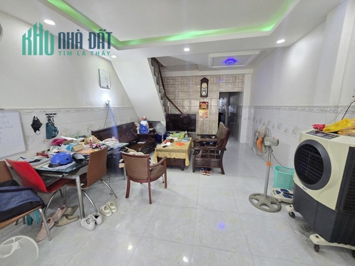 Bán nhà mặt phố Q.9, 82m², 4PN, 4WC, 6.4 tỷ, sổ hồng