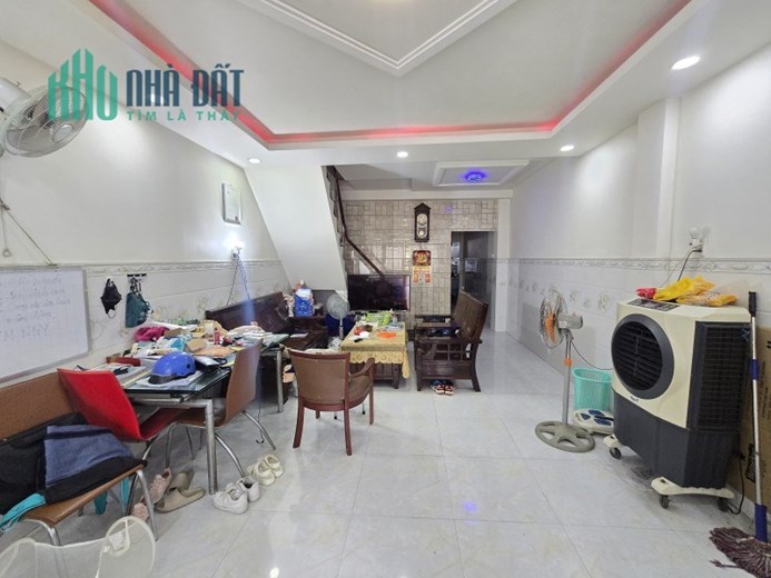 Bán nhà mặt phố Q.9, 82m², 4PN, 4WC, 6.4 tỷ, sổ hồng