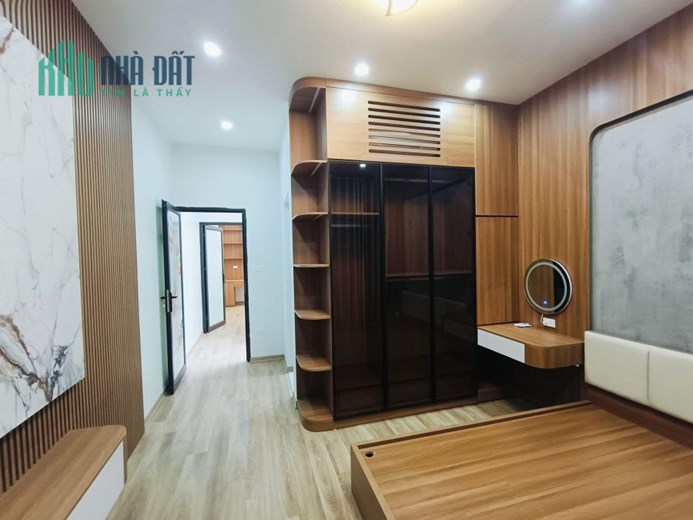 Siêu Phẩm Hai Bà Trưng 43m - Ô Tô Vào Nhà, Ngõ Thông Các Ngả - Giá Cực Hợp Lý