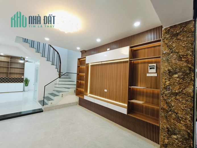 Siêu Phẩm Hai Bà Trưng 43m - Ô Tô Vào Nhà, Ngõ Thông Các Ngả - Giá Cực Hợp Lý