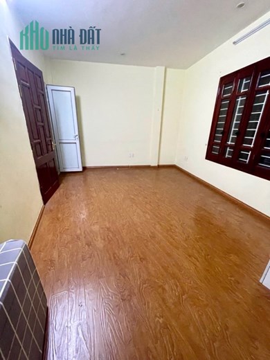 SIÊU PHẨM NHÀ ĐẸP HÀO NAM 6 TẦNG - CẦU THANG GỖ LIM NAM PHI - LÔ GÓC NỞ HẬU - 6tỉ 95