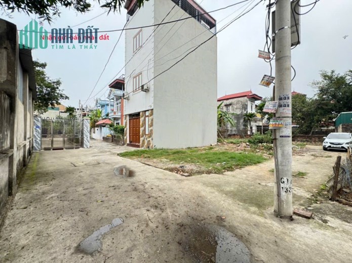 Đất đẹp Quang Minh, gần khu công nghiệp và cao tốc Võ Văn Kiệt. Oto to nhỏ ra vào đất.