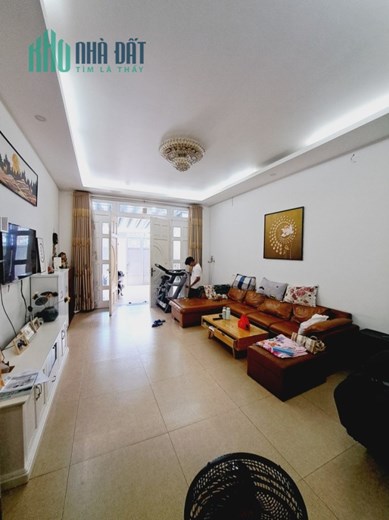 Bán nhà 100m2, 3 tầng, 3PN, 4WC, Q.9, Thủ Đức, 7.5 tỷ, sổ hồng