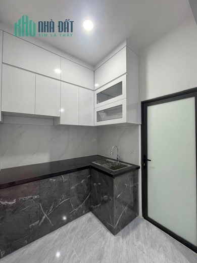 Chính chủ  cần bán căn hộ Tập Thể Thanh Xuân Bắc tầng 4 khu nhà E - Số 
410 ; sổ đỏ 18m2 sổ đỏ sử
