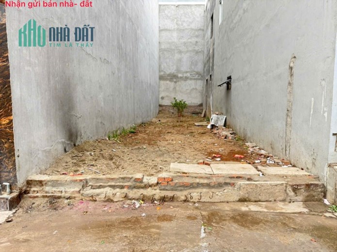 Đất đẹp Chi Đông, Mê Linh, HN. Đường thông, oto đỗ cửa. Vị trí đẹp, ngay trung tâm thị trấn.