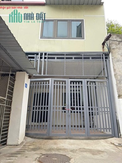 Nhà 2 tầng tổ 8, Chi Đông, Mê Linh. Đầy đủ tiện nghi, chỉ việc xách vali về ở. Oto đỗ trong nhà.