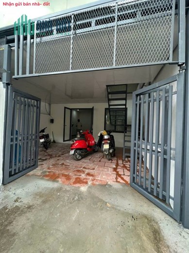 Nhà 2 tầng tổ 8, Chi Đông, Mê Linh. Đầy đủ tiện nghi, chỉ việc xách vali về ở. Oto đỗ trong nhà.