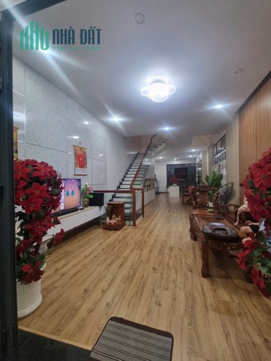 Bán nhà mặt phố Q.9, 112m², 4 tầng, 5PN, 13.9 tỷ, sổ hồng