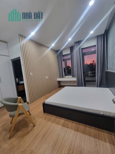 Bán nhà mặt phố Q.9, 112m², 4 tầng, 5PN, 13.9 tỷ, sổ hồng