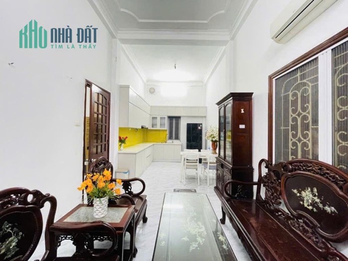 Nhà đẹp đường Láng - Trung tâm Ngã Tư Sở - NHIỀU TIỆN ÍCH - 5 TẦNG - CÓ SÂN ĐỂ XE - GIÁ 9,X TỶ