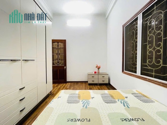 Nhà đẹp đường Láng - Trung tâm Ngã Tư Sở - NHIỀU TIỆN ÍCH - 5 TẦNG - CÓ SÂN ĐỂ XE - GIÁ 9,X TỶ
