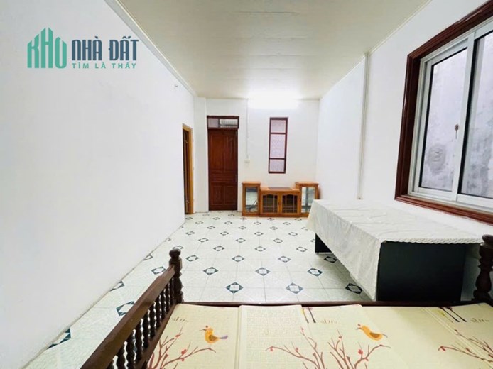Nhà đẹp đường Láng - Trung tâm Ngã Tư Sở - NHIỀU TIỆN ÍCH - 5 TẦNG - CÓ SÂN ĐỂ XE - GIÁ 9,X TỶ
