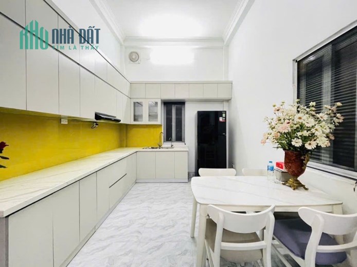 Nhà đẹp đường Láng - Trung tâm Ngã Tư Sở - NHIỀU TIỆN ÍCH - 5 TẦNG - CÓ SÂN ĐỂ XE - GIÁ 9,X TỶ