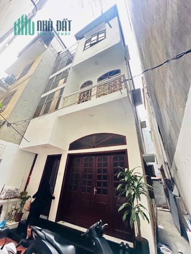 Nhà đẹp đường Láng - Trung tâm Ngã Tư Sở - NHIỀU TIỆN ÍCH - 5 TẦNG - CÓ SÂN ĐỂ XE - GIÁ 9,X TỶ