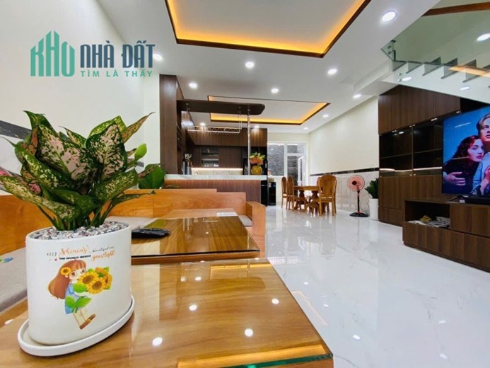 Bán nhà mặt phố Q.9, Thủ Đức, 147m², 4 tầng, 6PN, 15.4 tỷ, sổ hồng