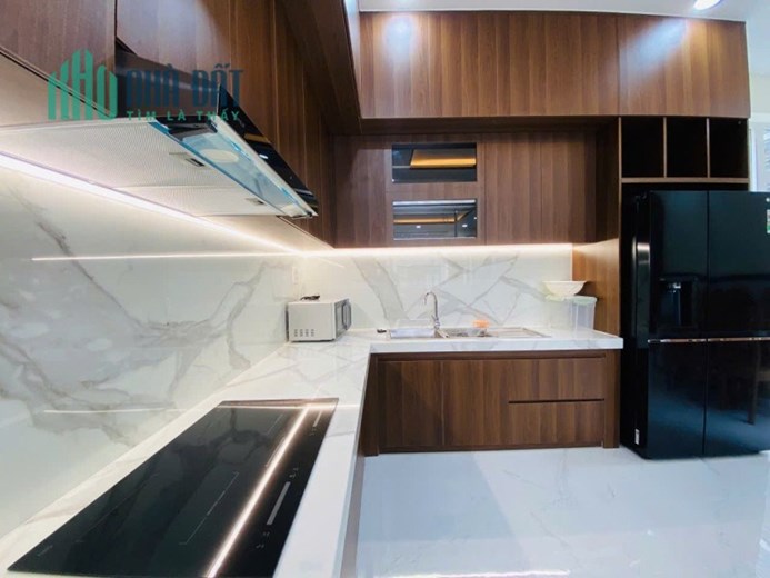 Bán nhà mặt phố Q.9, Thủ Đức, 147m², 4 tầng, 6PN, 15.4 tỷ, sổ hồng