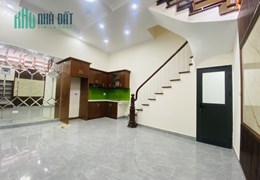 NHÀ ĐÊ LA THÀNH MẶT TIỀN ĐẸP 5,6M - Ô TÔ ĐỖ CỬA - SỔ VUÔNG - NGÕ THÔNG - GIÁ 7,X TỶ