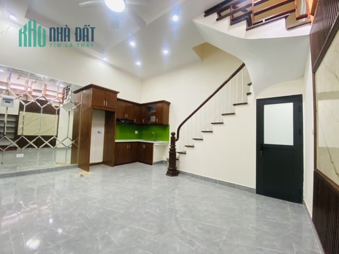 NHÀ ĐÊ LA THÀNH MẶT TIỀN ĐẸP 5,6M - Ô TÔ ĐỖ CỬA - SỔ VUÔNG - NGÕ THÔNG - GIÁ 7,X TỶ