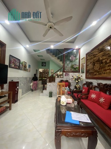 Chính Chủ Bán Nhà 3 Tầng Nguyễn Văn Linh, Long Biên, Gần Hồ, Ô Tô Đỗ Cổng