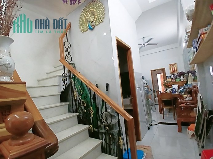 Bán nhà 70m2, 3 tầng, 5PN, 4WC, Q.9, 6.6 tỷ, sổ hồng
