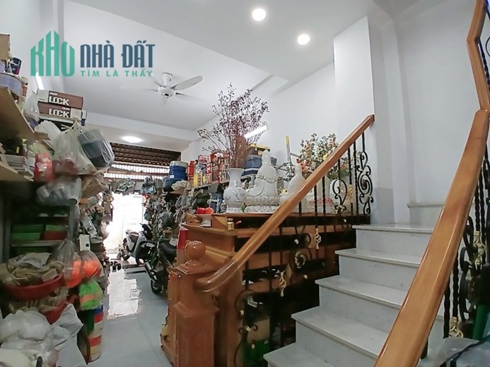 Bán nhà 70m2, 3 tầng, 5PN, 4WC, Q.9, 6.6 tỷ, sổ hồng