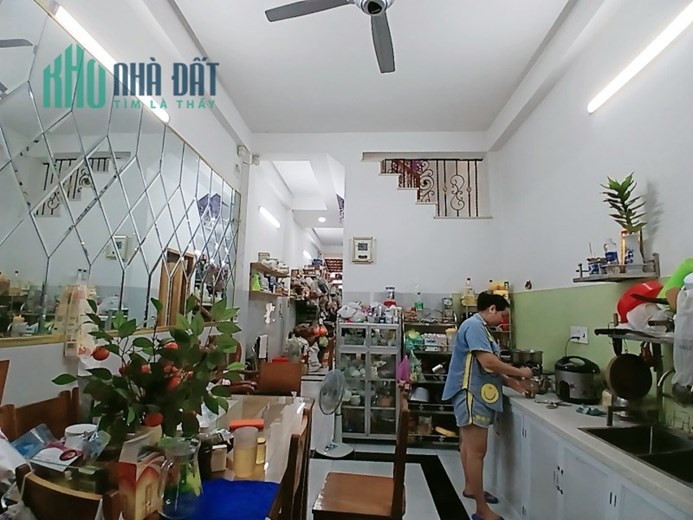 Bán nhà 70m2, 3 tầng, 5PN, 4WC, Q.9, 6.6 tỷ, sổ hồng