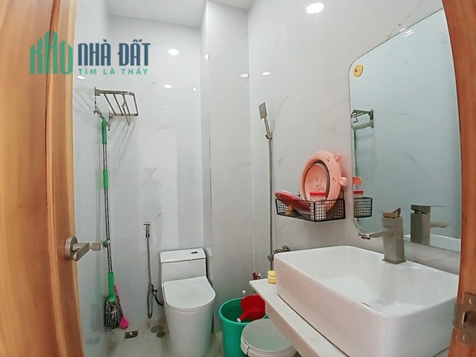 Bán nhà 70m2, 3 tầng, 5PN, 4WC, Q.9, 6.6 tỷ, sổ hồng