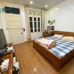 Giá thơm! 
Nhà đẹp NGUYỄN TRÃI, 40m, lô góc, ngõ nông, gần phố, gần tàu điện, chỉ 7.6 tỷ