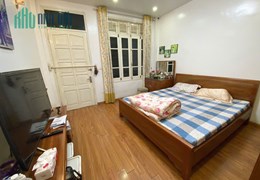Giá thơm! 
Nhà đẹp NGUYỄN TRÃI, 40m, lô góc, ngõ nông, gần phố, gần tàu điện, chỉ 7.6 tỷ