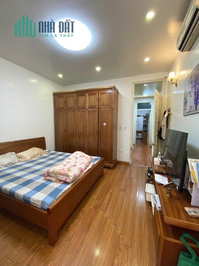 Giá thơm! 
Nhà đẹp NGUYỄN TRÃI, 40m, lô góc, ngõ nông, gần phố, gần tàu điện, chỉ 7.6 tỷ
