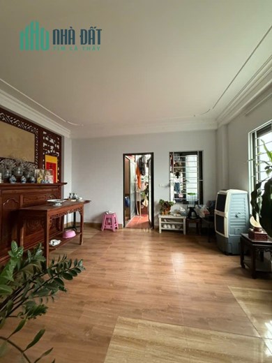 Giá thơm! 
Nhà đẹp NGUYỄN TRÃI, 40m, lô góc, ngõ nông, gần phố, gần tàu điện, chỉ 7.6 tỷ
